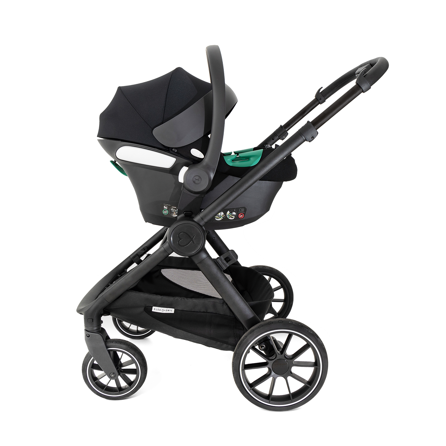 Babyschale von Cybex befestigt am Kinderwagen