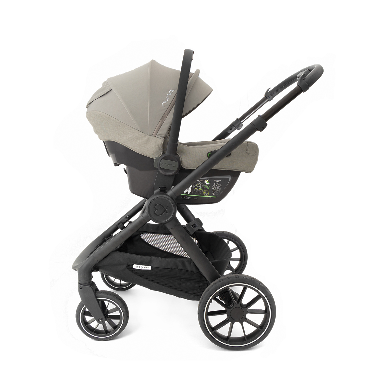 nuna Babyschale befestigt am Kinderwagen