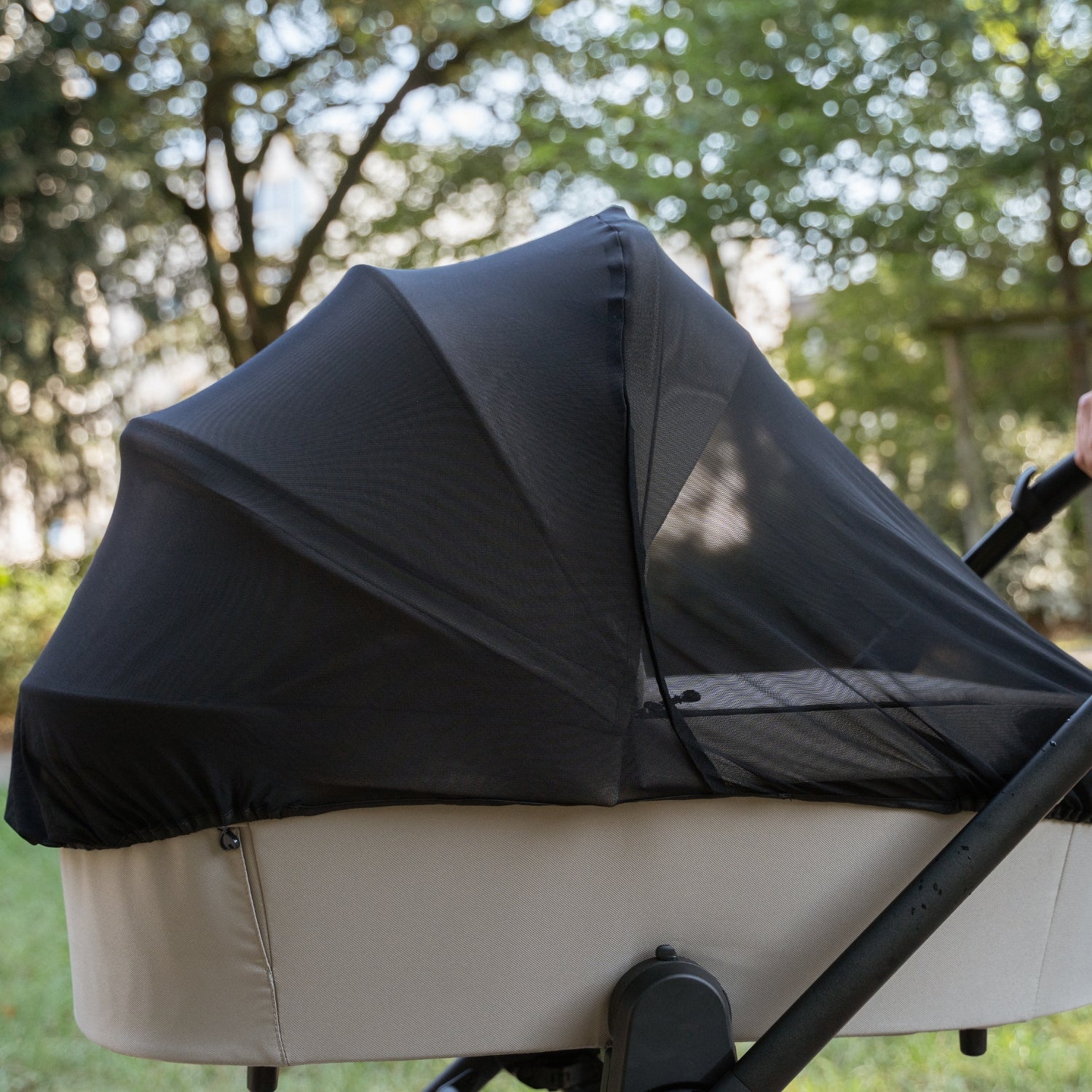 Kinderwagen mit Insektenschutz