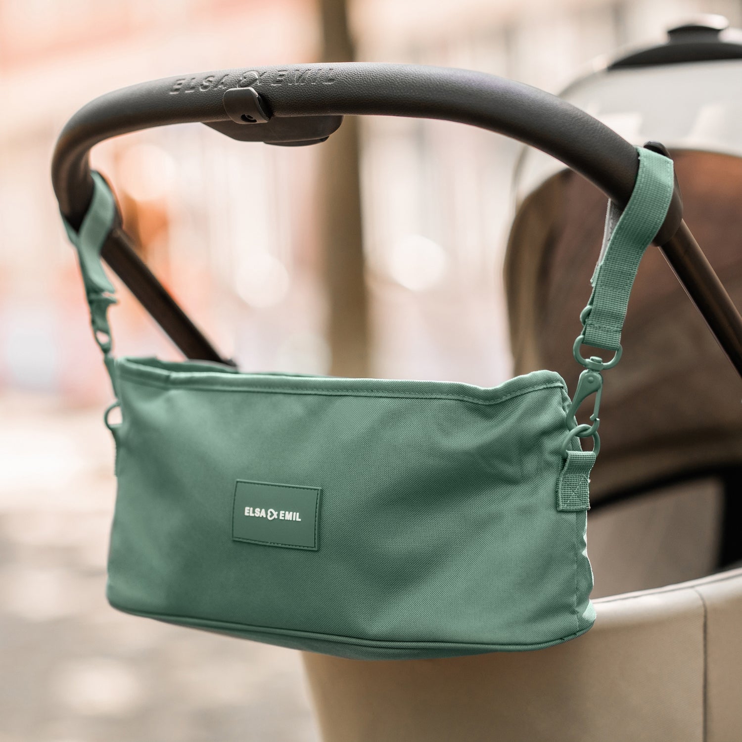 Organizer am Kinderwagen #farbe_krokodilgrün