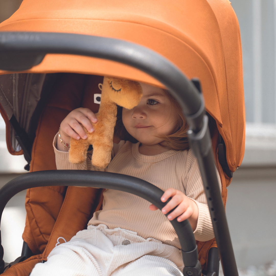 Kind im Sportsitz #farbe_fuchsrot