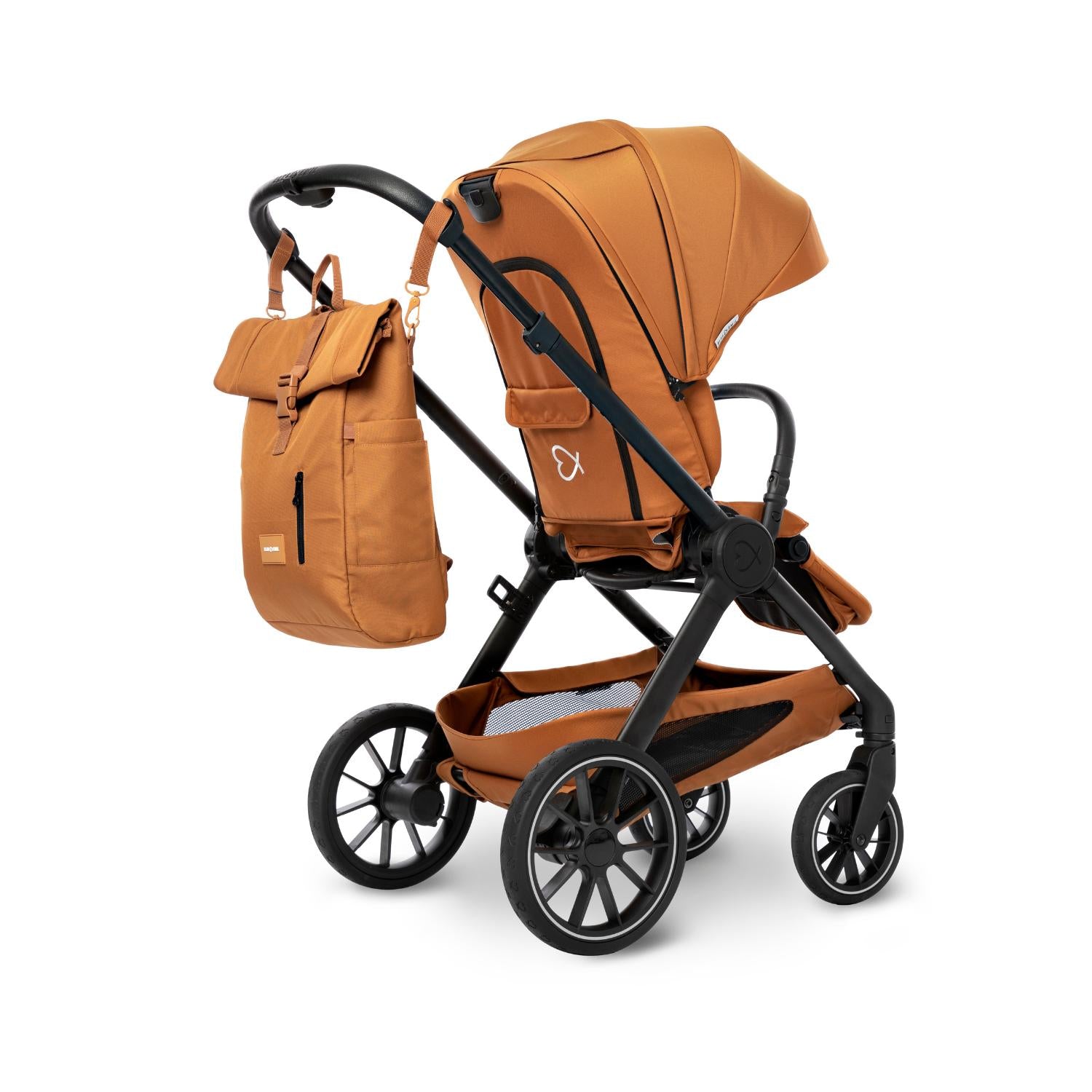Rolltop Rucksack befestigt am Kinderwagen